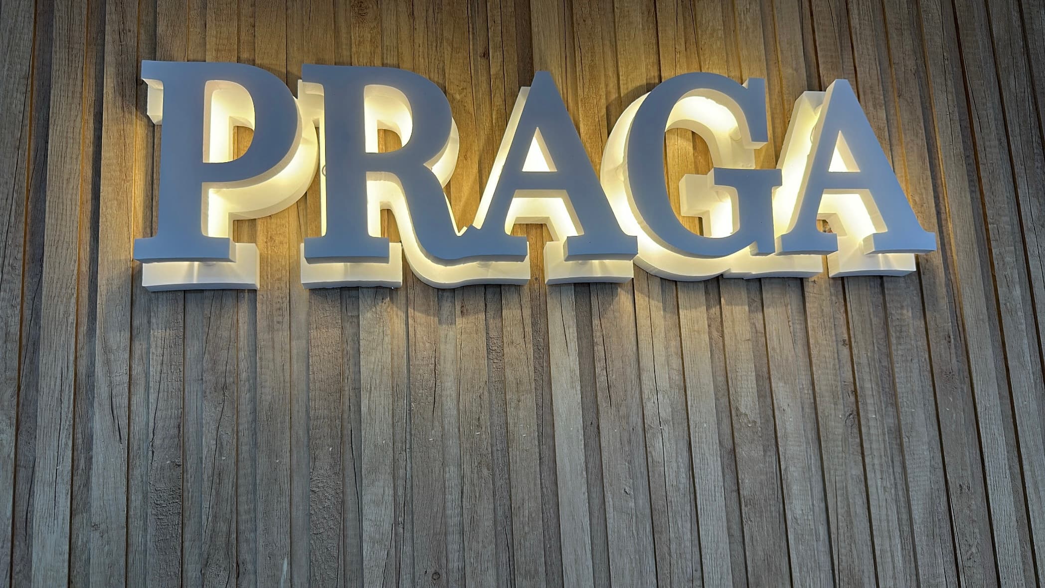 Moda elegante con prendas premium